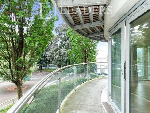 Flat for sale in Mount Hermon, Woking