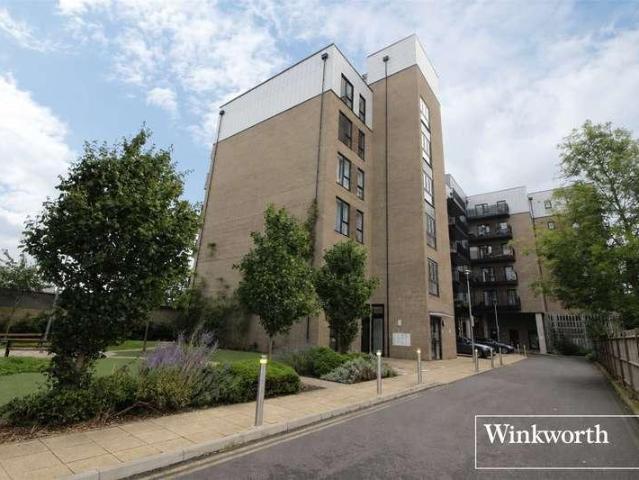 Flat for sale in Elstree and Borehamwood, Borehamwood