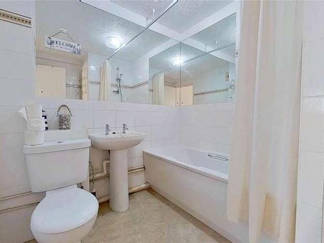 Flat for sale in Worthing, West Sussex