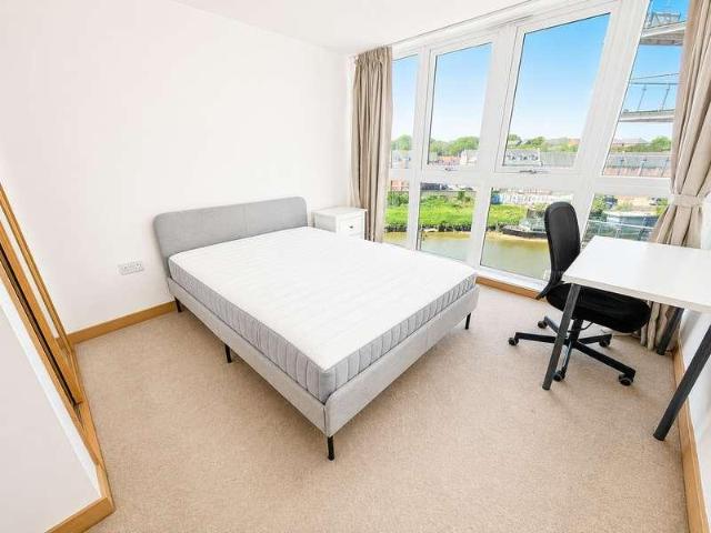 Flat for sale in Hythe, Colchester