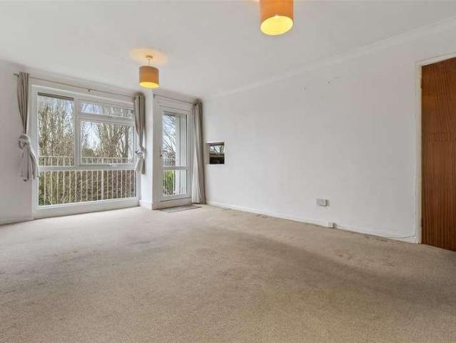 Flat for sale in West Worthing, Worthing