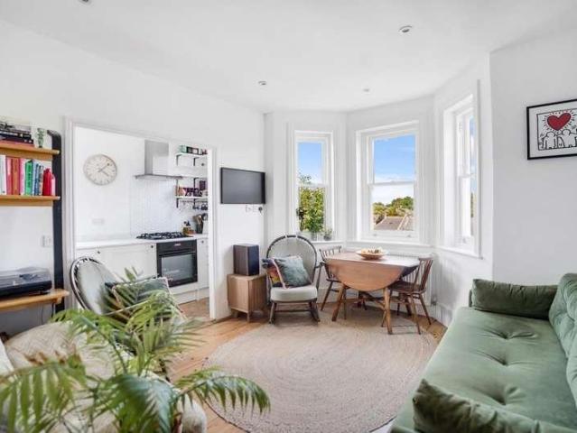 Flat for sale in West Norwood, Greater London