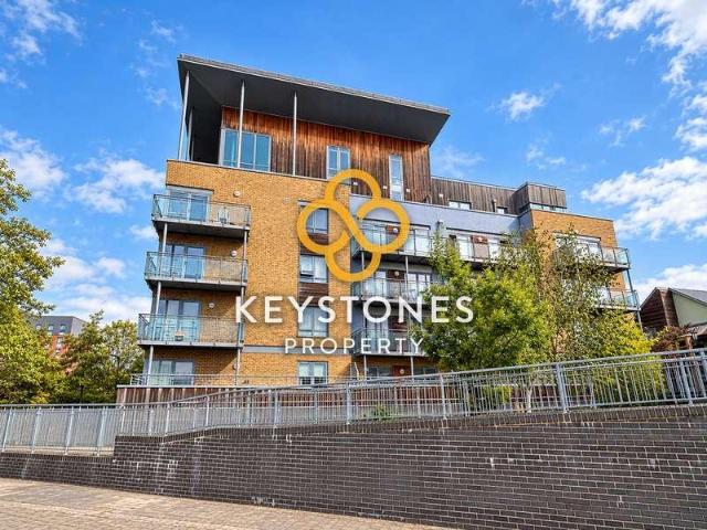 Flat for sale in Hythe, Colchester