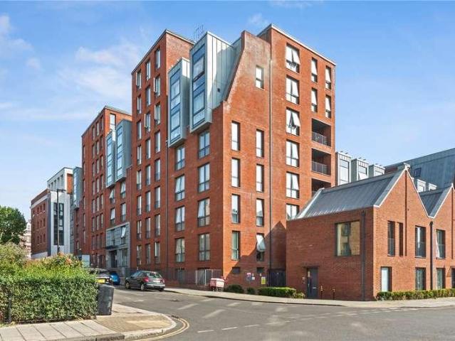 Flat for sale in Streatham Hill, Greater London