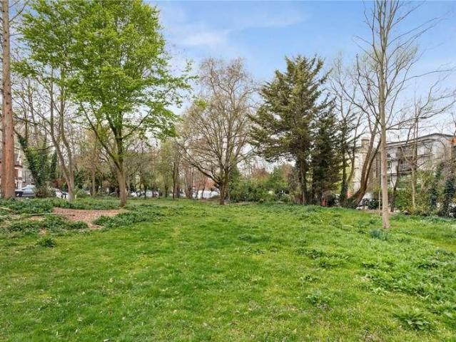 Flat for sale in Streatham Hill, Greater London