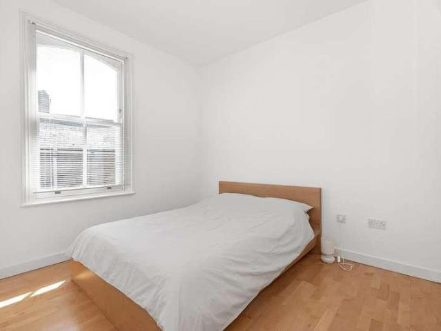 Flat for sale in Herne Hill, Greater London