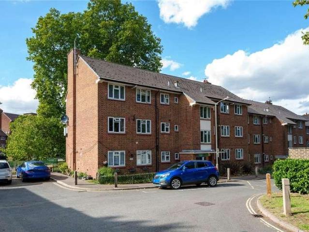 Flat for sale in London Borough of Wandsworth, Greater London