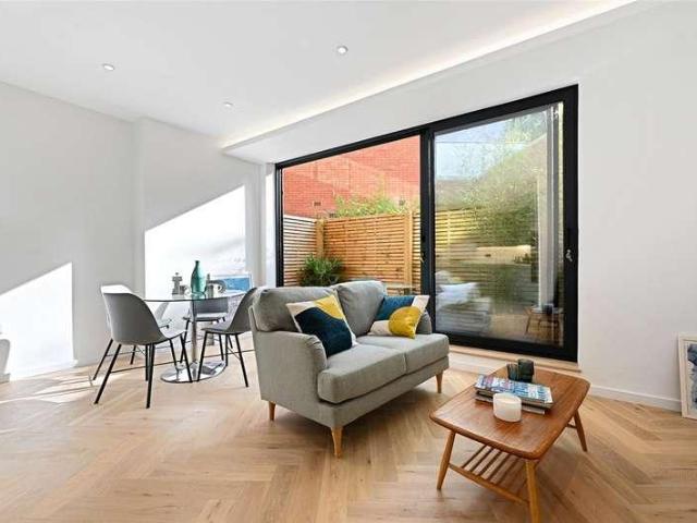 Flat for sale in London Borough of Hammersmith and Fulham, Greater London
