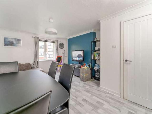 Flat for sale in Bridgend, Greenock