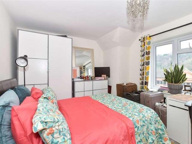 Flat for sale in Hillview, Surrey