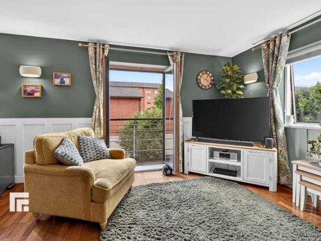 Flat for sale in City Centre, Falcon Lodge