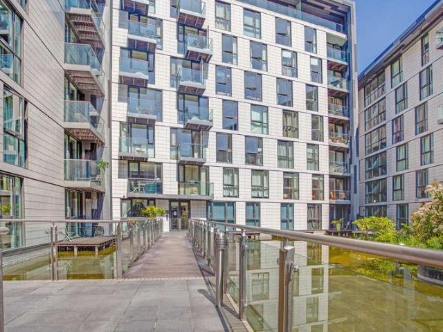 Flat for sale in St. George in the East, Greater London