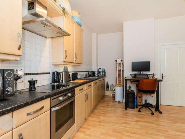 Flat for sale in Montcliffe, Lee Bank