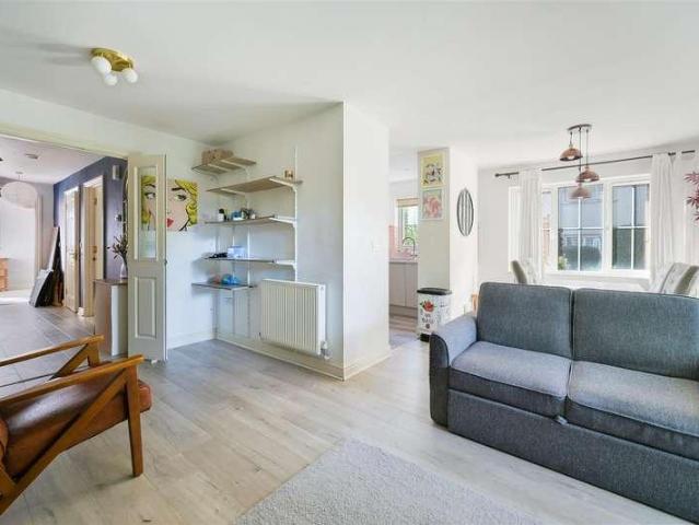 Flat for sale in Red Hill, Surrey