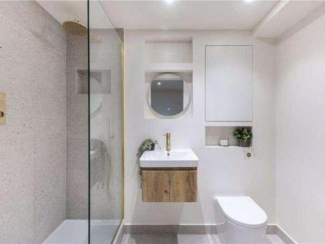 Flat for sale in St. George in the East, Whitechapel