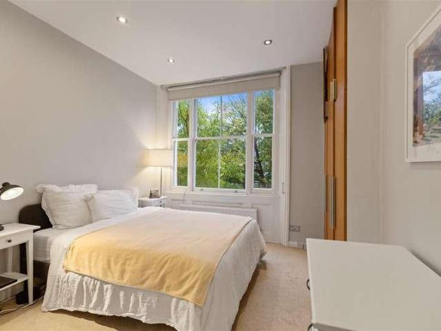 Flat for sale in Chalk Farm, Cat Hill