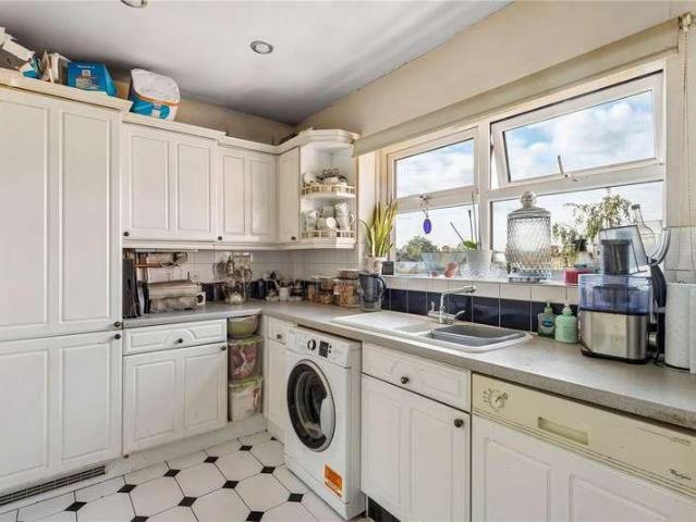 Flat for sale in London Borough of Wandsworth, Greater London