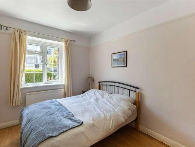 Flat for sale in Clapham, Greater London