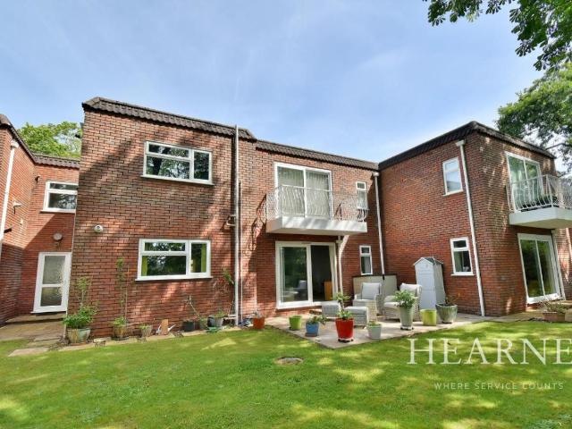 Flat for sale in Tricketts Cross, Ferndown
