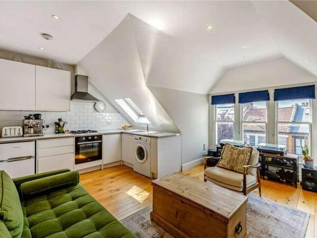 Flat for sale in London Borough of Wandsworth, Greater London