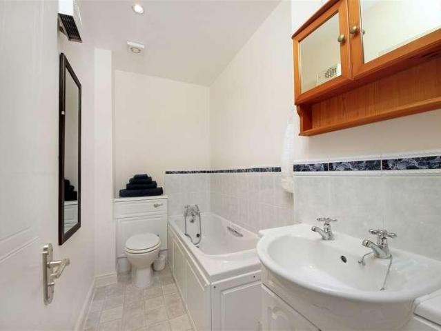 Flat for sale in London Borough of Ealing, Hanwell