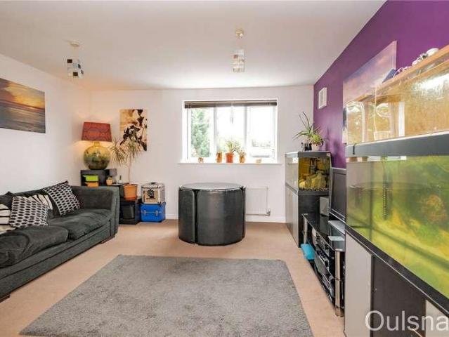 Flat for sale in Bromsgrove, Stoke Pound
