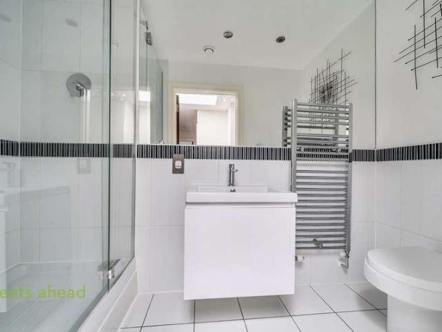 Flat for sale in London Borough of Croydon, Greater London