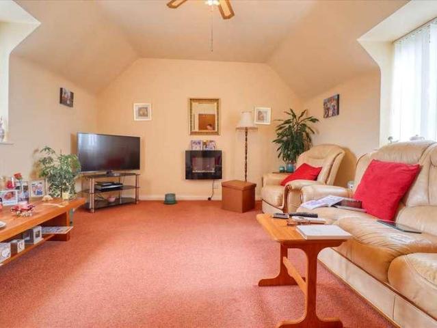 Flat for sale in Dale Hill, Essex
