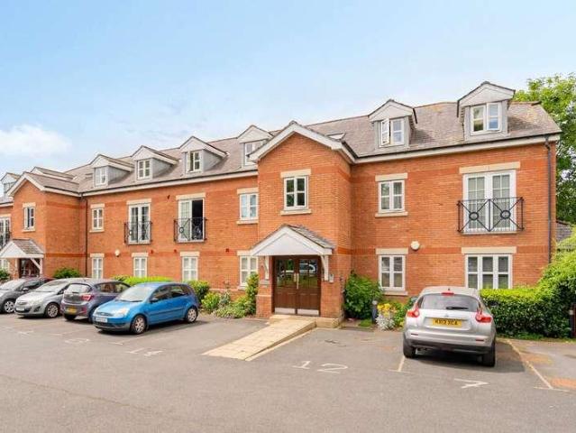 Flat for sale in Cliff Hill, Green Close