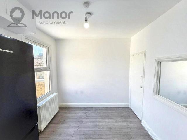 Flat for sale in Greater London