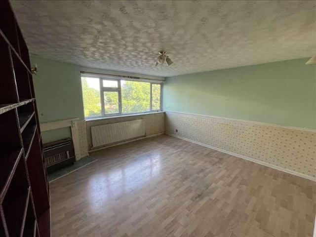 Flat for sale in Denham