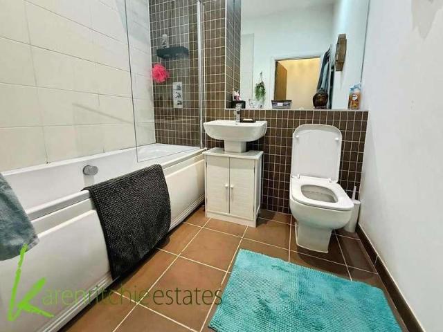 Flat for sale in Lee Bank, Greater Manchester