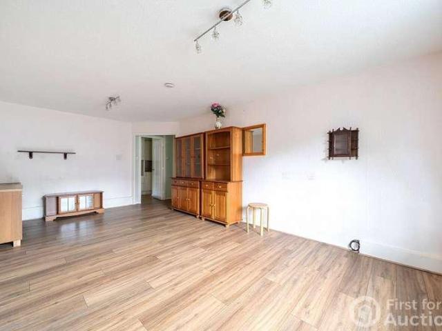 Flat for sale in London Borough of Lewisham, Forest Hill