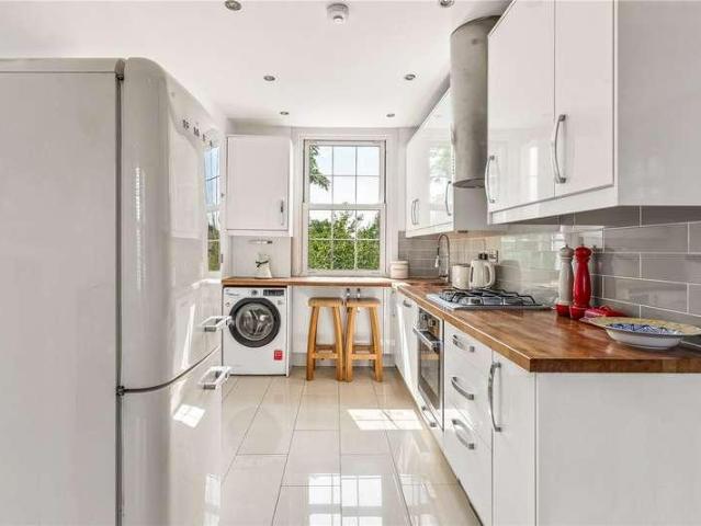 Flat for sale in Islington, Greater London