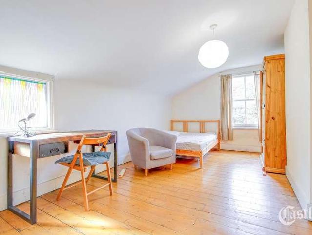 Flat for sale in Clapton, Upper Clapton