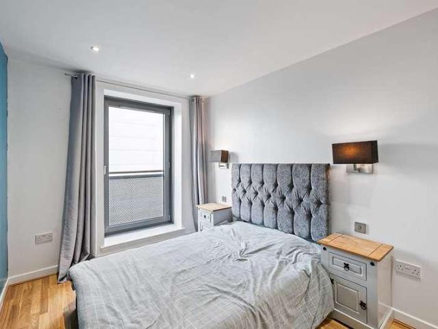 Flat for sale in Newhaven, Leith