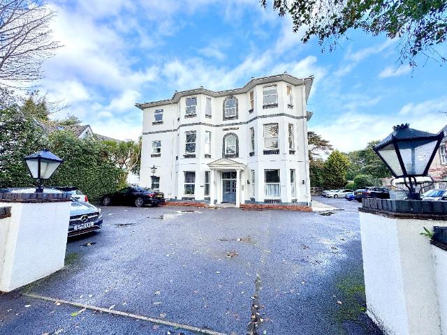 Flat for sale in Charminster, Bournemouth