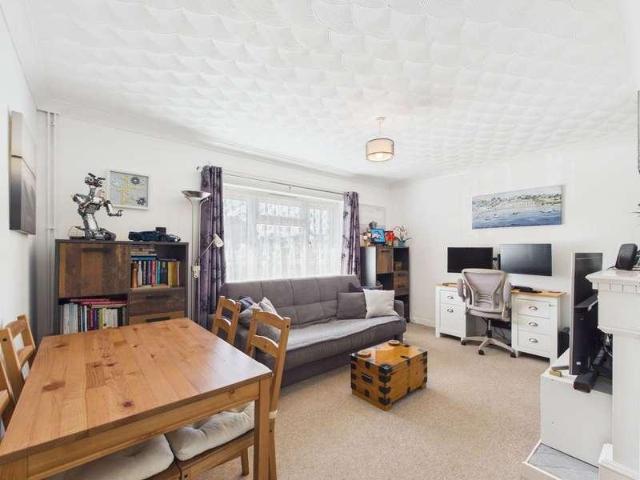 Flat for sale in Worthing, West Sussex