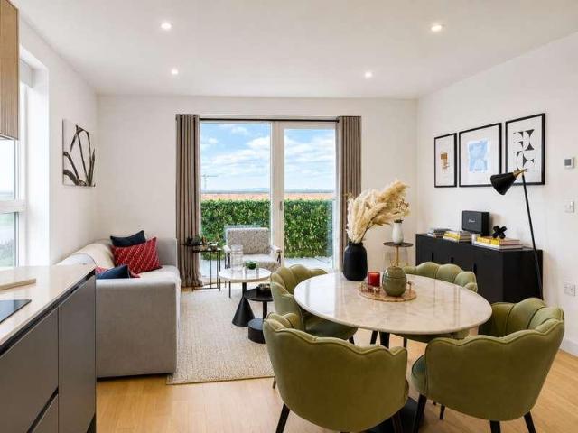 Flat for sale in London Borough of Ealing, Greater London