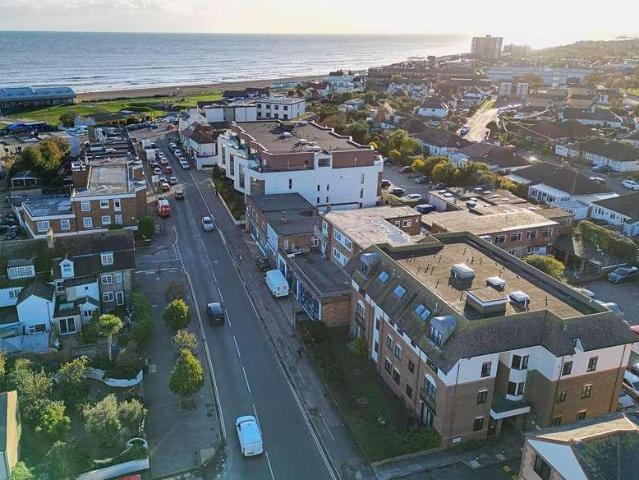 Flat for sale in Lancing, Adur