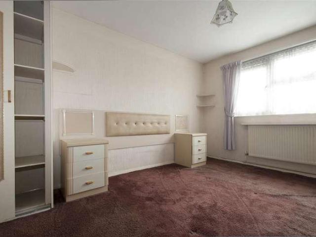 Flat for sale in Slough