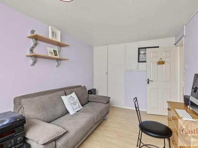 Flat for sale in Enfield Highway, Greater London