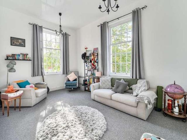 Flat for sale in Wotton Pitch, Gloucester