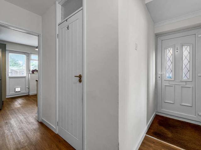 Flat for sale in Ashford Common, Spelthorne