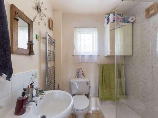 Flat for sale in Bulk, Bare