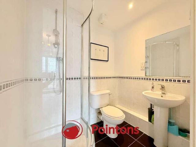 Flat for sale in Cheylesmore, West Midlands