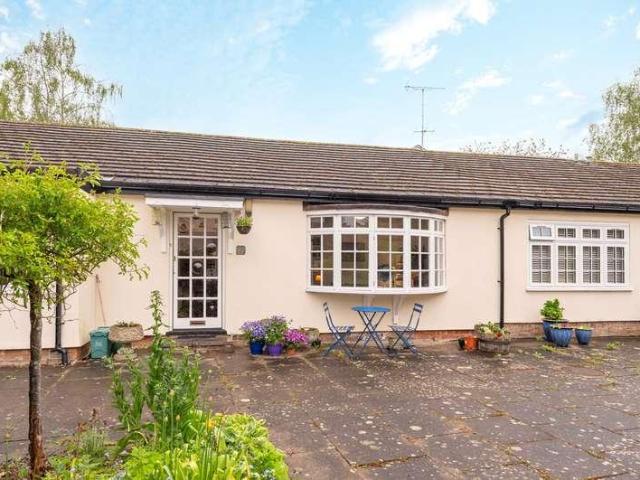 Flat for sale in Alderminster, Warwickshire