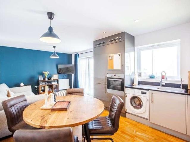Flat for sale in Prittlewell, Alton Barnes