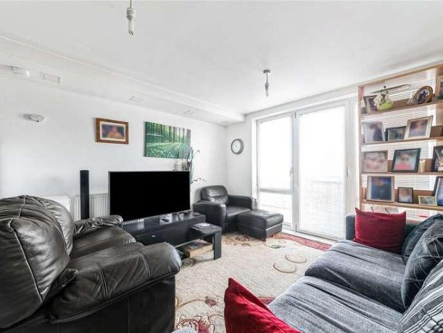 Flat for sale in London Borough of Croydon, Greater London