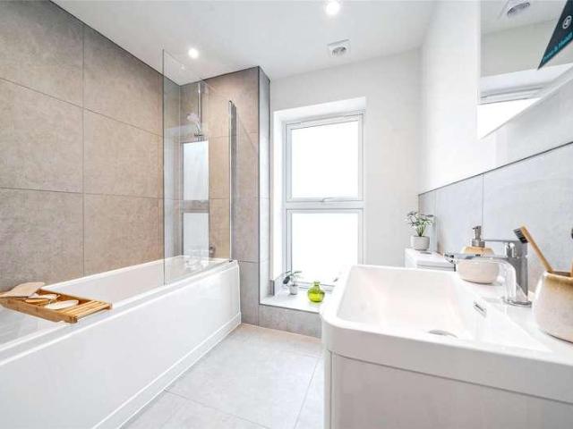 Flat for sale in Tewkesbury, Pamington